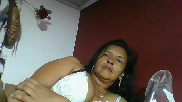 DianaOchoa  online show from May 15, 2026, 10:46 am