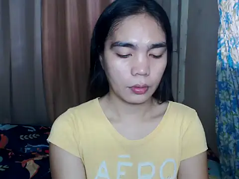 Snapshot of Simple_Martina chatting on October 20, 2025, 2:35 am Simple Martina online show from October 20, 2025, 2:35 am