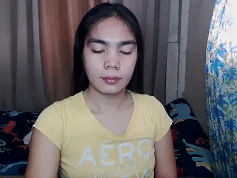 Snapshot of Simple_Martina chatting on October 13, 2025, 1:29 am Simple Martina online show from October 13, 2025, 1:29 am