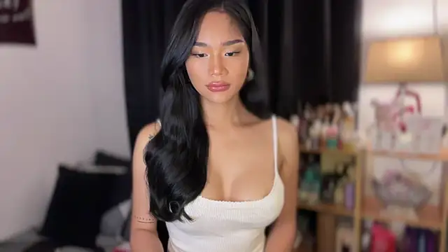 HoleeLaura online show from October 5, 2025, 10:44 pm