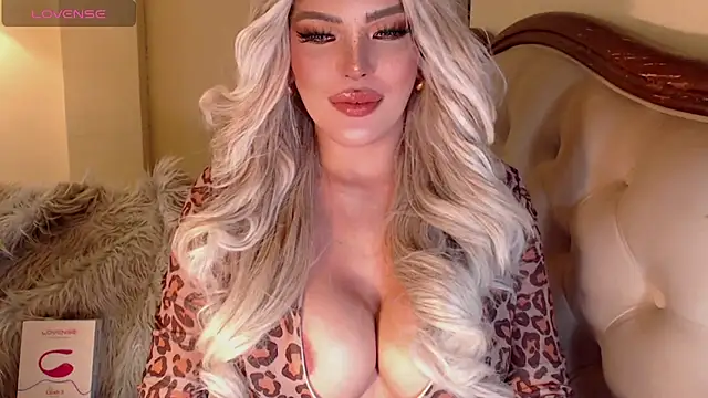 Snapshot of GoddessElectra chatting on May 25, 2026, 5:44 pm GoddessElectra online show from May 25, 2026, 5:44 pm