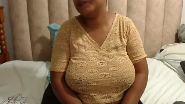 Sexybusty01 online show from February 18, 2026, 5:31 pm