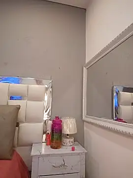 Eva Johnss online show from August 4, 2026, 10:42 am
