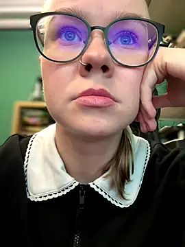  CherryBloom  online show from October 14, 2025, 7:20 am