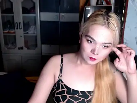 Snapshot of blonditax1111 chatting on July 18, 2026, 10:35 am blonditax1111 online show from July 18, 2026, 10:35 am