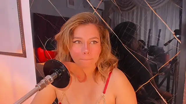 abby blond  online show from December 18, 2025, 12:09 pm