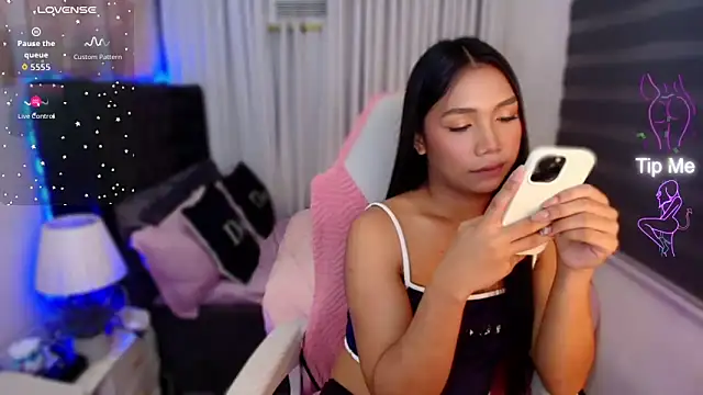 naughtyjayde online show from April 28, 2026, 2:27 am