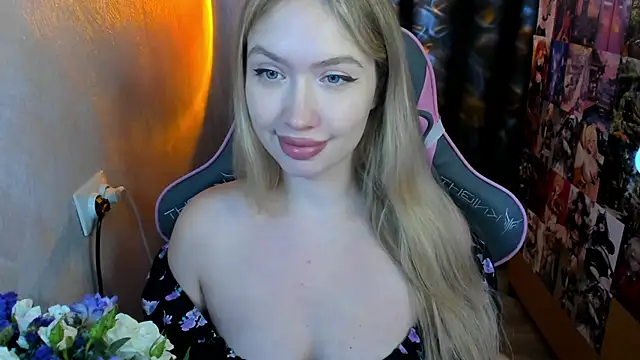 NicoleRiccii online show from November 10, 2025, 6:46 pm