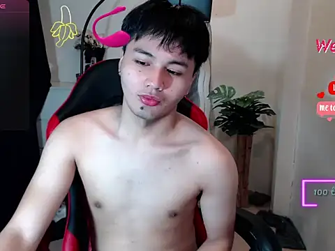 urasiantwink69 online show from April 20, 2026, 9:05 pm