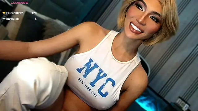 Snapshot of Huntress_xxx chatting on March 8, 2026, 4:21 pm Huntress xxx online show from March 8, 2026, 4:21 pm