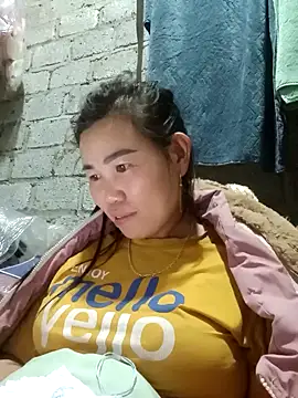 jienrrr online show from November 4, 2025, 1:48 pm