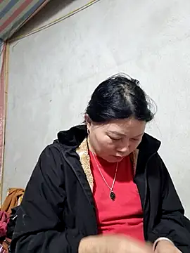 yoowwmr online show from November 21, 2025, 12:04 pm