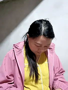 yoowwmr online show from November 14, 2025, 11:30 pm