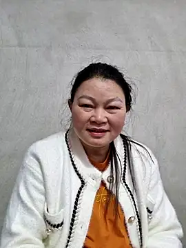 yoowwmr online show from November 26, 2025, 2:55 am