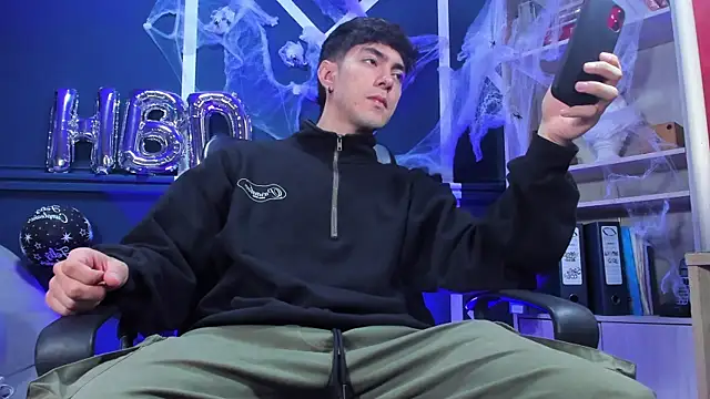 Snapshot of etham_wolf_ chatting on October 30, 2025, 12:25 pm etham wolf online show from October 30, 2025, 12:25 pm