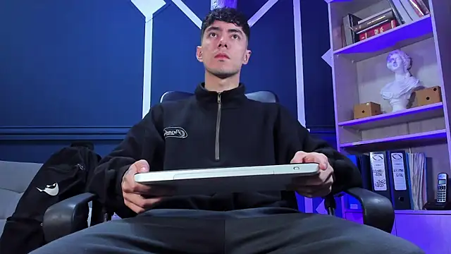 Snapshot of etham_wolf_ chatting on September 9, 2025, 12:03 pm etham wolf online show from September 9, 2025, 12:03 pm