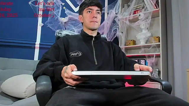 Snapshot of etham_wolf_ chatting on October 17, 2025, 2:19 pm etham wolf online show from October 17, 2025, 2:19 pm