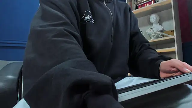 Snapshot of etham_wolf_ chatting on November 8, 2025, 11:03 am etham wolf online show from November 8, 2025, 11:03 am