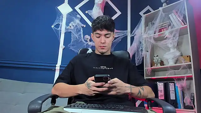 Snapshot of etham_wolf_ chatting on October 24, 2025, 11:31 am etham wolf online show from October 24, 2025, 11:31 am