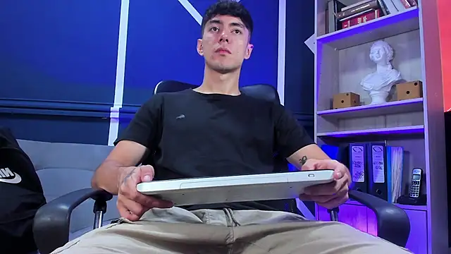 Snapshot of etham_wolf_ chatting on October 8, 2025, 4:08 pm etham wolf online show from October 8, 2025, 4:08 pm