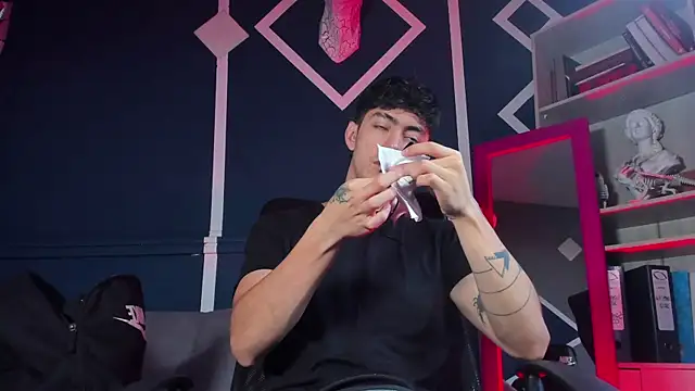 Snapshot of etham_wolf_ chatting on November 27, 2025, 11:21 am etham wolf online show from November 27, 2025, 11:21 am