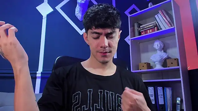 Snapshot of etham_wolf_ chatting on October 1, 2025, 1:15 pm etham wolf online show from October 1, 2025, 1:15 pm