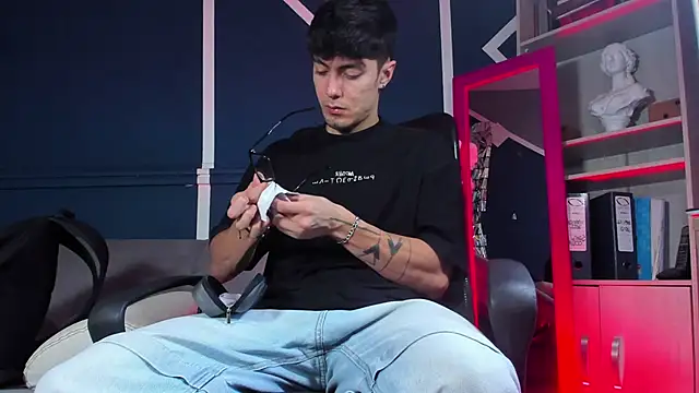 Snapshot of etham_wolf_ chatting on December 1, 2025, 3:46 pm etham wolf online show from December 1, 2025, 3:46 pm