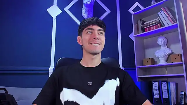 Snapshot of etham_wolf_ chatting on October 2, 2025, 12:19 pm etham wolf online show from October 2, 2025, 12:19 pm