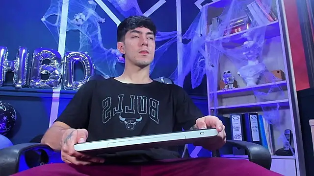 Snapshot of etham_wolf_ chatting on October 27, 2025, 1:12 pm etham wolf online show from October 27, 2025, 1:12 pm