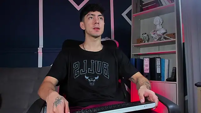 Snapshot of etham_wolf_ chatting on November 19, 2025, 12:27 pm etham wolf online show from November 19, 2025, 12:27 pm