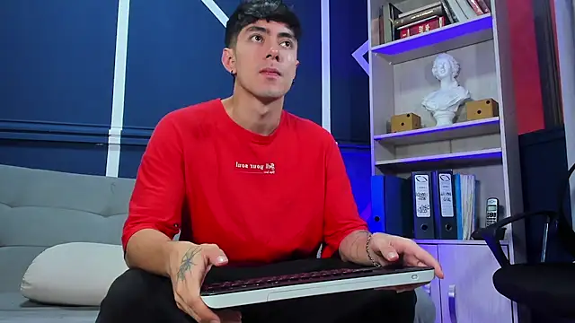 Snapshot of etham_wolf_ chatting on September 27, 2025, 12:33 pm etham wolf online show from September 27, 2025, 12:33 pm