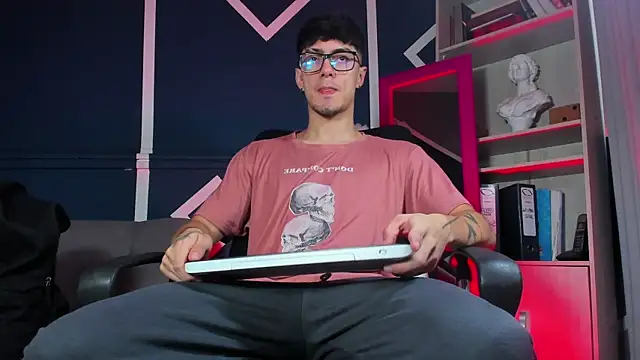 Snapshot of etham_wolf_ chatting on December 3, 2025, 12:59 pm etham wolf online show from December 3, 2025, 12:59 pm