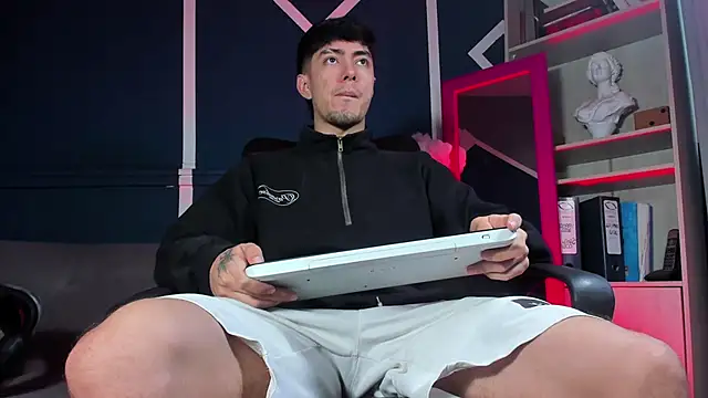 Snapshot of etham_wolf_ chatting on December 5, 2025, 11:53 am etham wolf online show from December 5, 2025, 11:53 am