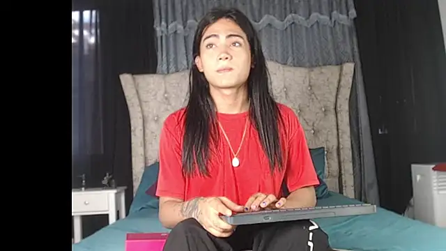 Snapshot of aleja_spearsx chatting on July 24, 2026, 12:01 pm aleja spearsx online show from July 24, 2026, 12:01 pm