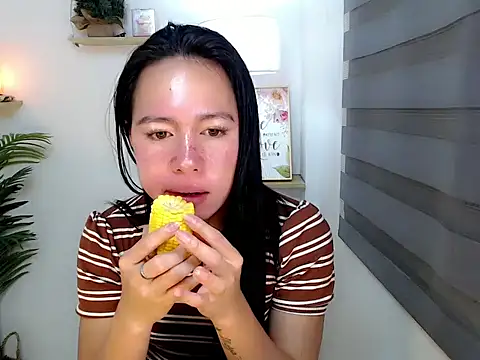 kimbratx online show from November 6, 2025, 9:52 pm