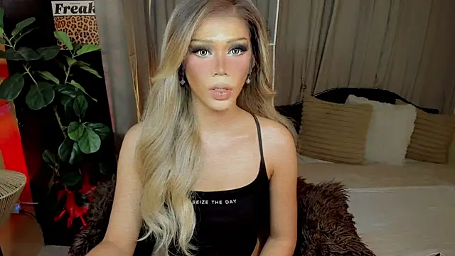 Snapshot of Candicebloom chatting on April 6, 2026, 3:24 pm Candicebloom online show from April 6, 2026, 3:24 pm