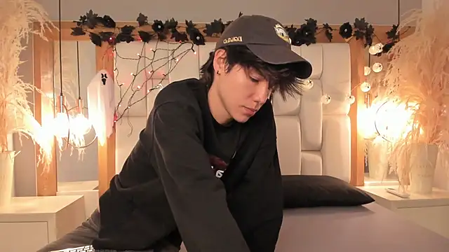 Daphne And Roger online show from October 8, 2025, 11:12 am