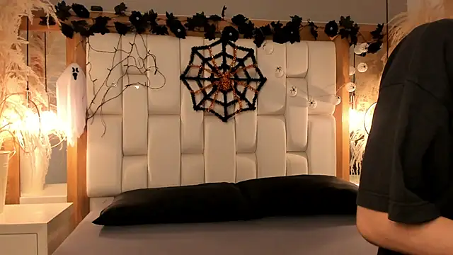 Daphne And Roger online show from October 11, 2025, 11:33 am