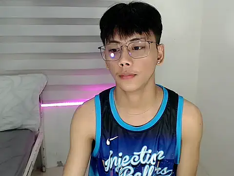 ynotyu online show from October 4, 2025, 3:24 pm