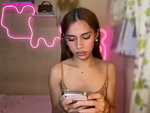 Lovelynikki03 online show from September 26, 2025, 5:20 pm