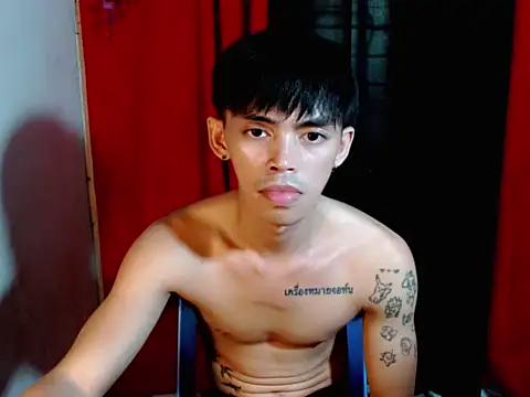 Snapshot of urhunky_boy chatting on May 13, 2026, 2:18 am urhunky boy online show from May 13, 2026, 2:18 am