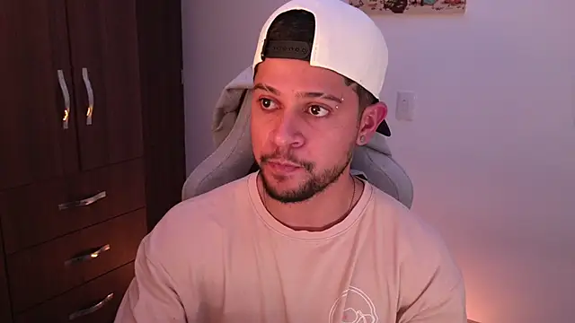 Snapshot of domsantiago_ chatting on March 3, 2026, 3:35 am domsantiago online show from March 3, 2026, 3:35 am