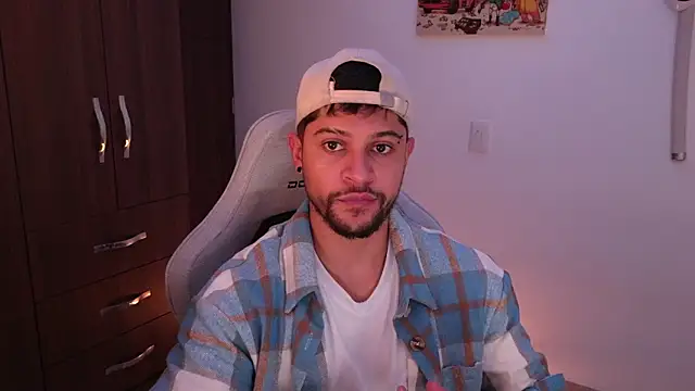 Snapshot of domsantiago_ chatting on February 10, 2026, 3:27 am domsantiago online show from February 10, 2026, 3:27 am