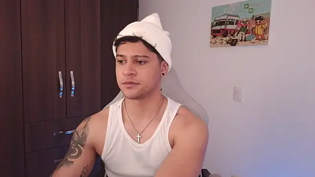 domsantiago  online show from September 10, 2025, 10:42 pm