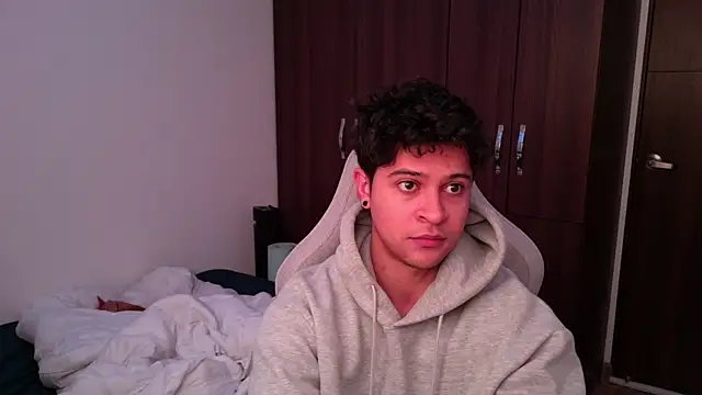 domsantiago  online show from October 3, 2025, 2:18 pm