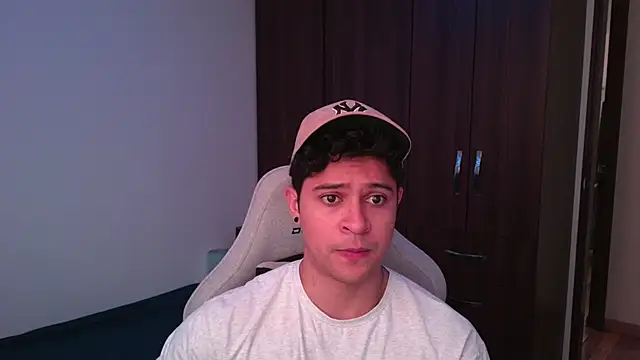 domsantiago  online show from October 11, 2025, 6:09 pm