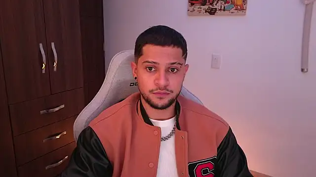 Snapshot of domsantiago_ chatting on February 14, 2026, 3:29 am domsantiago online show from February 14, 2026, 3:29 am