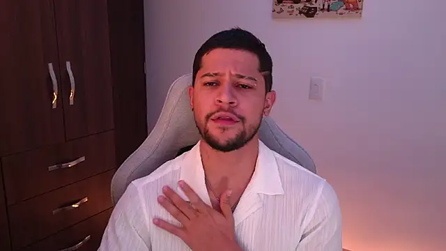 Snapshot of domsantiago_ chatting on March 6, 2026, 2:28 am domsantiago online show from March 6, 2026, 2:28 am