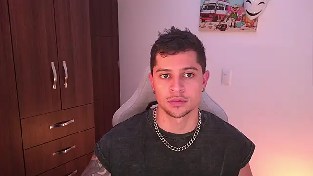 domsantiago  online show from November 3, 2025, 1:33 am