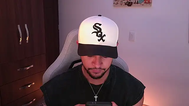 Snapshot of domsantiago_ chatting on March 2, 2026, 3:18 am domsantiago online show from March 2, 2026, 3:18 am